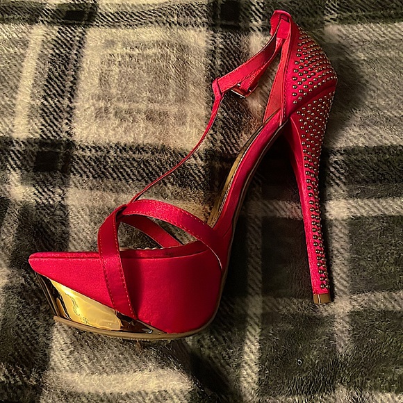 Women Pink bedazzled high heels - Picture 5 of 6